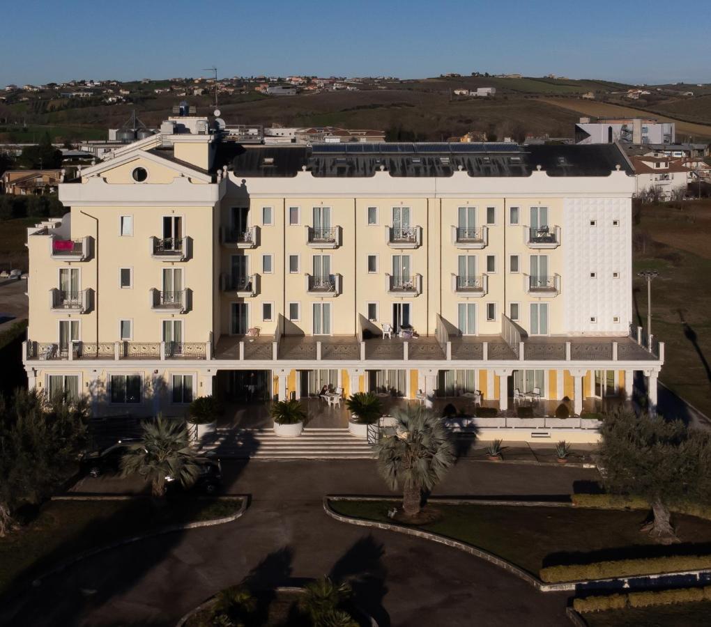 Hotel Concorde Sant'Egidio alla Vibrata Exteriér fotografie
