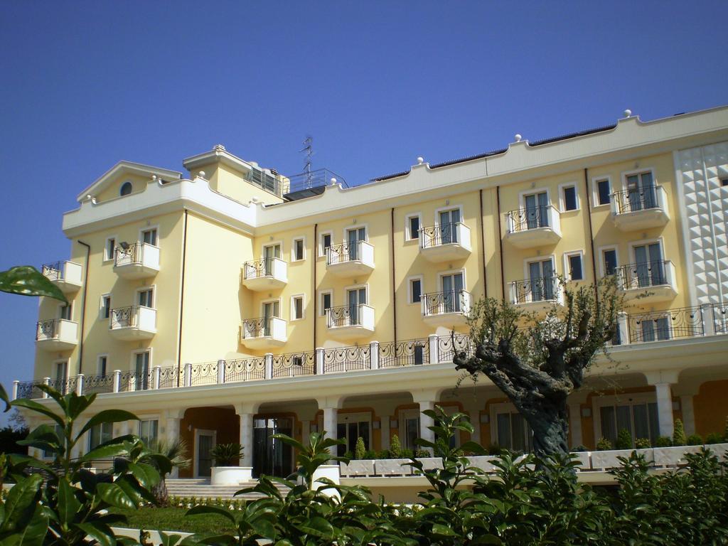 Hotel Concorde Sant'Egidio alla Vibrata Exteriér fotografie
