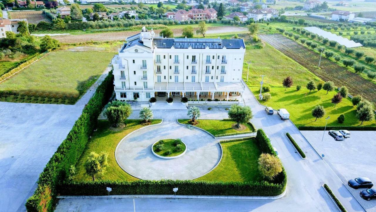 Hotel Concorde Sant'Egidio alla Vibrata Exteriér fotografie
