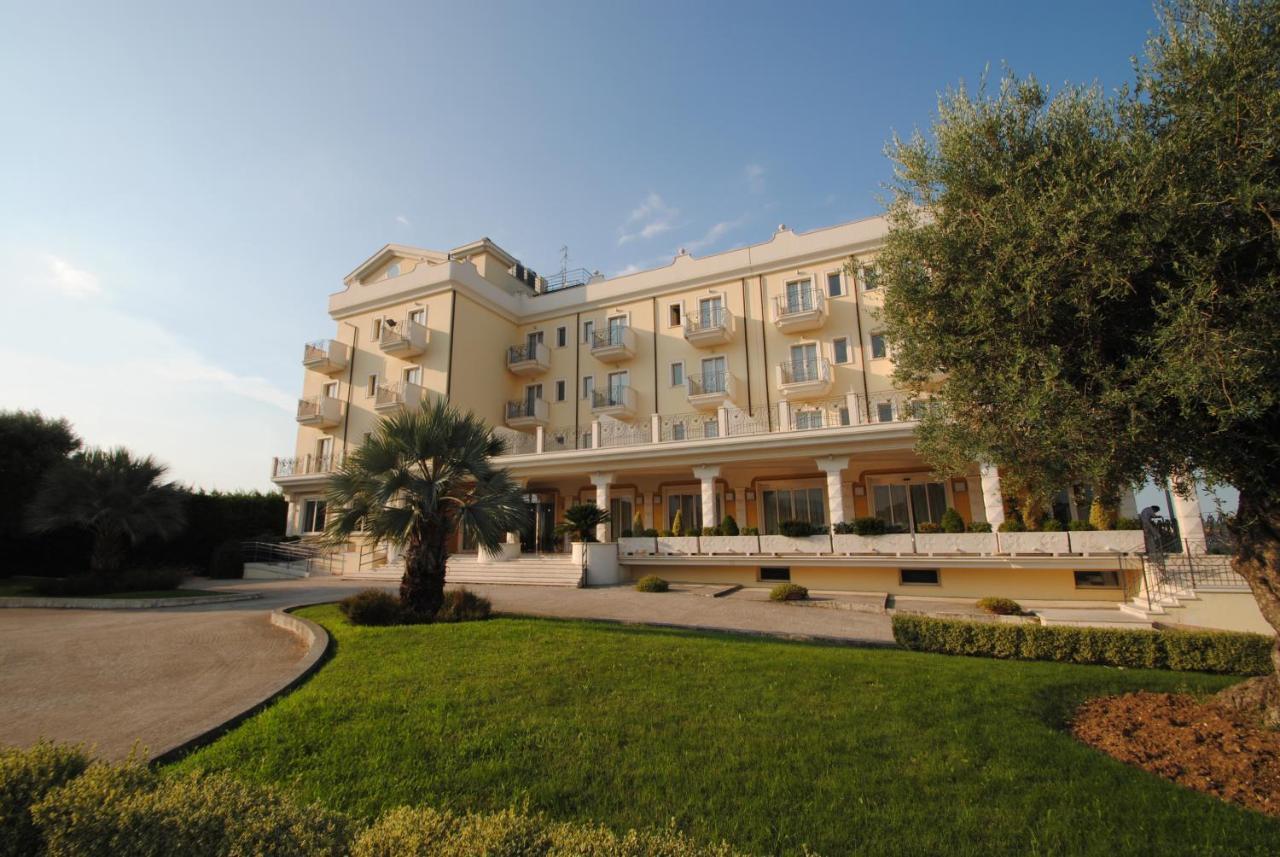 Hotel Concorde Sant'Egidio alla Vibrata Exteriér fotografie
